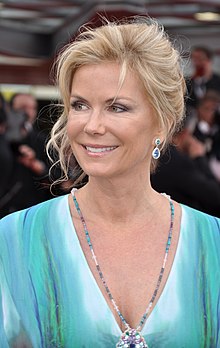 How tall is Katherine Kelly Lang?